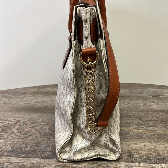 Michael Kors Hamilton Large Logo Tote - Picture 6 of 16